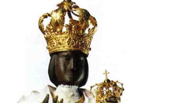 Ladri in chiesa: in fuga con la corona d'argento della Madonna