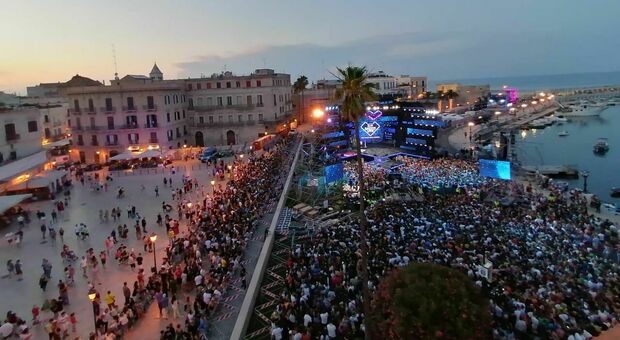 “Battiti”, torna la musica live a Bari: migliaia di presenze sul Lungomare