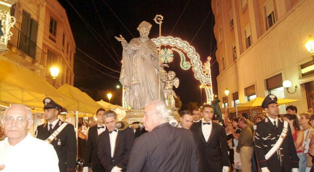 Lecce, torna la processione e, dopo due anni, riporta Sant'Oronzo in piazza