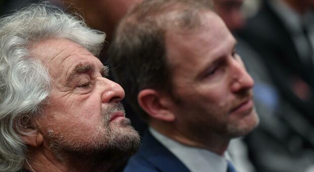 Beppe Grillo sul blog elenca i 17 punti del M5S. Casaleggio su Rousseau: «Se vince il no ipotesi astensione»