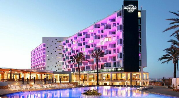Ibiza, l'hotel non trova personale: offerti 200 euro ai dipendenti che reclutano gli amici
