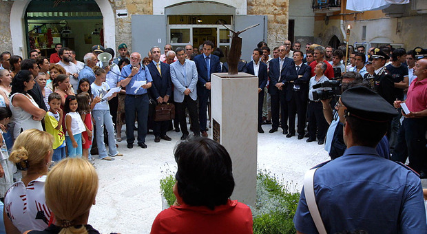 Il ricordo di Michele Fazio nel centro storico di Bari nel 2003