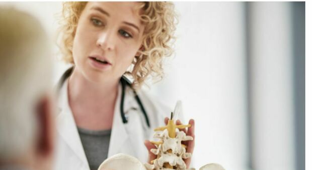 Osteoporosi, più malati soprattutto tra gli uomini: per tutti c'è lo scudo della vitamina D