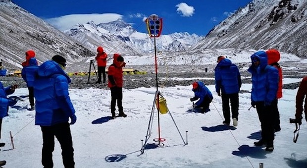 I cinesi ci riprovano: parte la spedizione per scoprire se l'Everest è alto ancora 8.848 metri