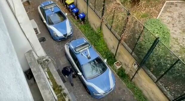 Poliziotto suicida in auto, si è sparato un colpo con la pistola d'ordinanza: secondo caso in pochi giorni nelle Marche