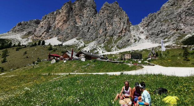 Vacanze, boom di presenze anche in montagna, 71 milioni di visitatori nell'estate 2022: Cortina regina della stagione