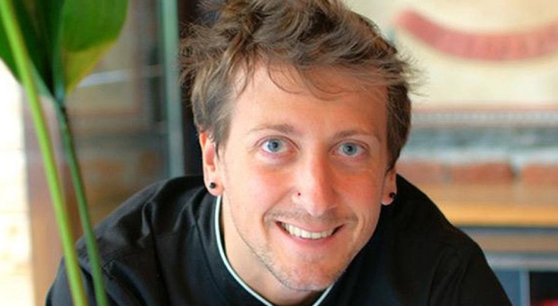 Lo chef stellato Christian Milone in coma dopo un incidente: lo schianto in bici contro un'auto