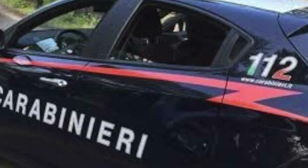 Milano, picchia la fidanzata e la lega a sé con una fune: arrestato 29enne
