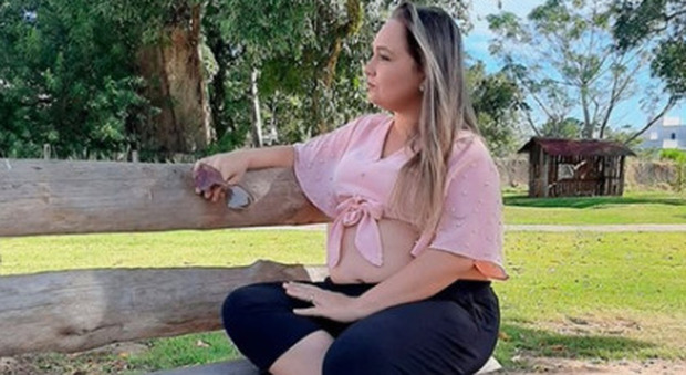 Uccide a coltellate l'amica incinta per impadronirsi della neonata: poche settimane fa aveva abortito il suo primo figlio. Brasile sconvolto