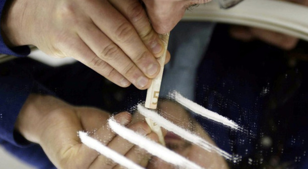 A Milano, un tunisino di 37 anni per scappare dai poliziotti ha ingoiato la droga che aveva con sè