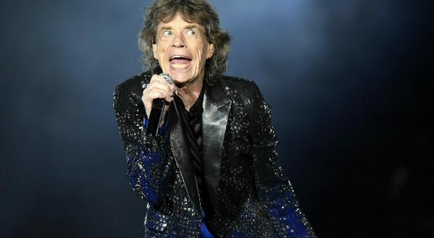 Rolling Stone, Mick Jagger ha il Covid: salta il concerto di Amsterdam, a rischio la data di Milano?