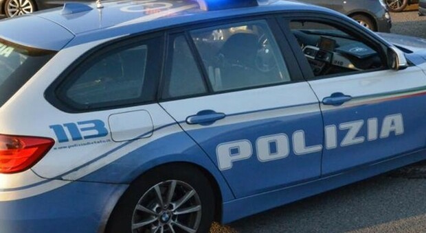 Lecce, movida violenta: 24enne pestato nel centro storico. Ferito a un occhio