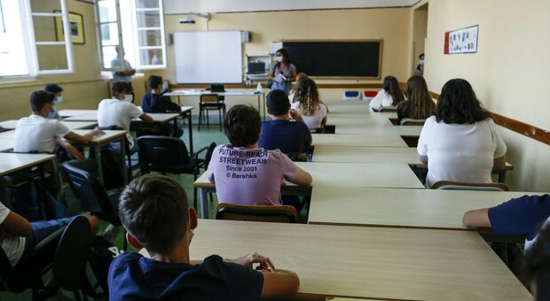 Roma, paura a scuola dall'Eur alla Cassia: cinque bambini positivi, classi isolate