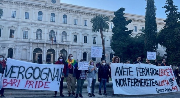 In 500 in piazza contro lo stop al ddl Zan: anche Bari si unisce alle altre città italiane