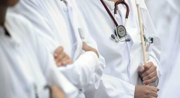Bari, l'Ordine dei medici sospende altri 10 professionisti. Salgono a 95 i no vax, verifiche su altri 277