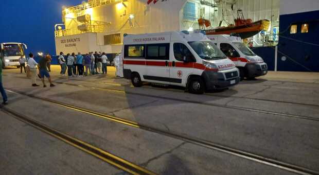 Sbarco sulle coste pugliesi: 65 migranti soccorsi dalla nave dei Medici Senza Frontiere. Trenta i dispersi