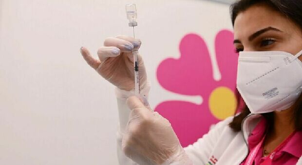 Vaccini anti-Covid, arrivate in Puglia oltre 8.000 del nuovo Pfizer contro Omicron 4 e 5. Bollettino: 360 casi e nessun morto