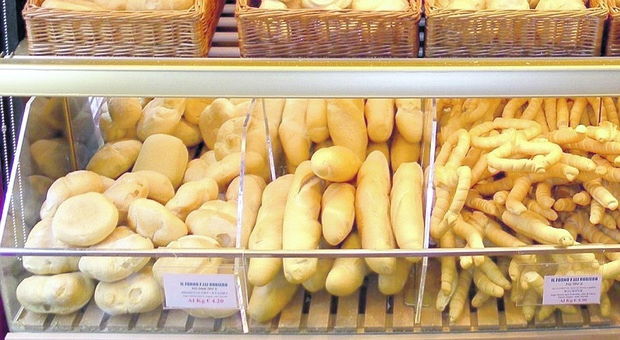 Pane, rincaro dal 1° dicembre: 50 centesimi in più al chilo