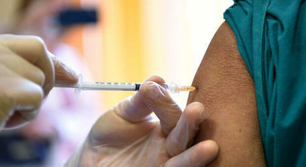 La dottoressa che non vuole curare i no-vax: «Ora mi minacciano. Ma sembra marzo 2020»