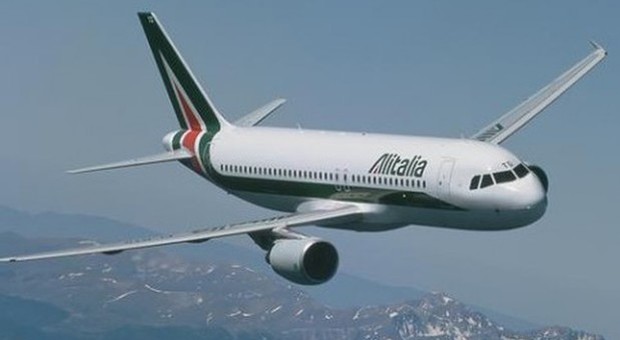 Alitalia, atterraggio d'emergenza su volo Torino-Roma: a bordo 113 passeggeri