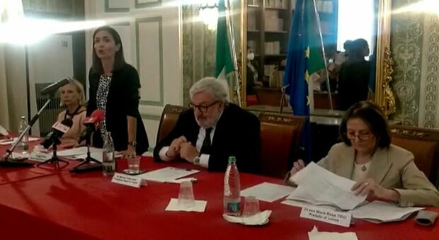 Cis, la ministra Carfagna firma i Contratti per Brindisi e Lecce. E rilancia: «Dissalatore a Cerano? Proposta da valutare»