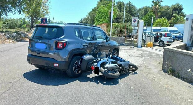 Incidente tra auto e scooter: un 62enne finisce in ospedale