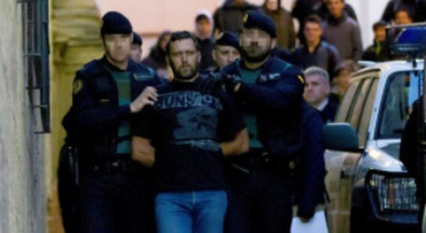 Igor il russo, ferite cinque guardie in carcere con schegge di ceramica: «Uccidere non costa nulla»