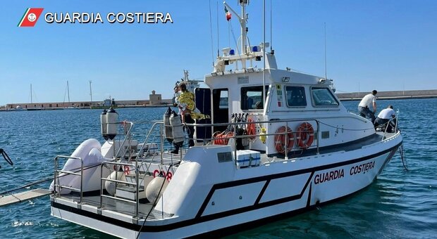 Taranto, colpo alla pesca illegale di oloturie: 17 indagati