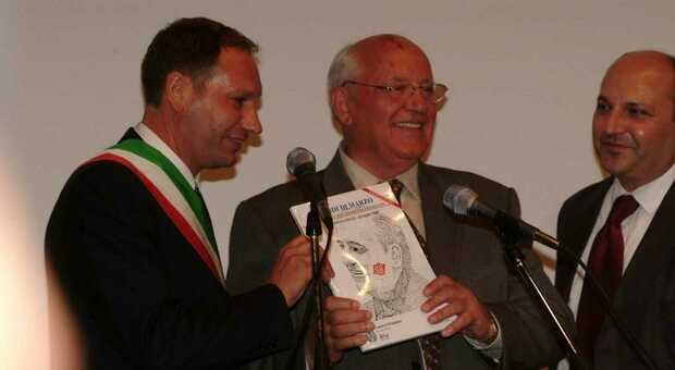Sergio Blasi e Michail Gorbaciov nel 2003