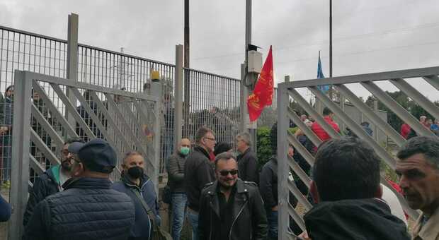 Ex Ilva, sciopero dei lavoratori, contestata l'Ad Morselli. I sindacati: «Il Governo dia risposte»