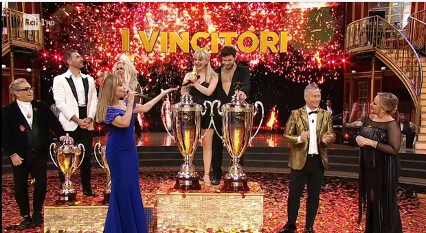 La coppia formata da Arisa e Vito Coppola ha vinto, come da pronostico, il talent condotto su Raiuno da Milly Carlucci