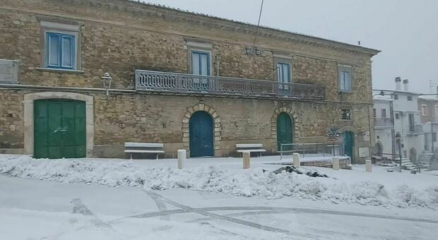 Maltempo, arriva la neve in Puglia: scuole chiuse nella zona dei Monti Dauni