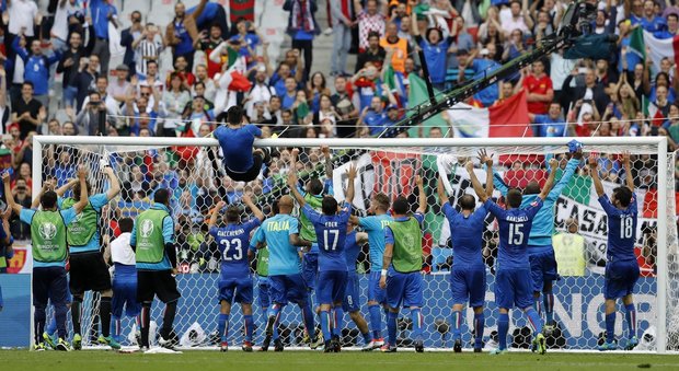 Impresa Italia, è 2-0 alla Spagna Chiellini e Pellè, Azzurri ai quarti