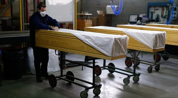 Coronavirus Spagna, 809 morti, quasi 12mila in totale: è il secondo Paese al mondo più colpito dopo gli Usa