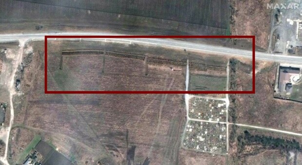 Mariupol, la nuova Bucha: lo sterminio dei civili gettati nelle fosse comuni scoperto dalle immagini satellitari