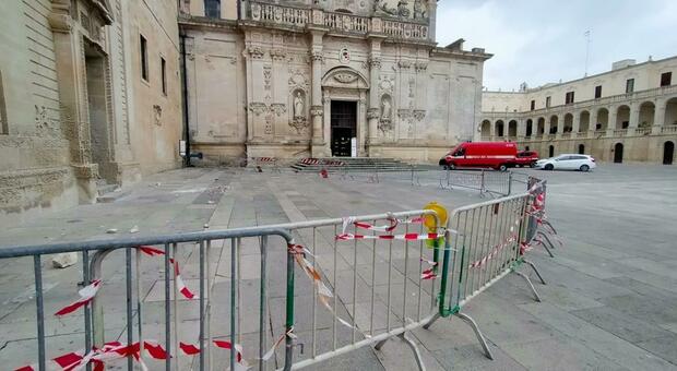 Calcinacci caduti per il vento: il campanile del Duomo di Lecce “osservato speciale". E arrivano i droni