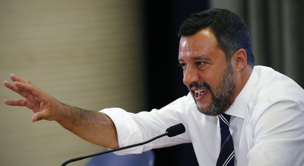 Salvini: «La zingara? Presto le ruspe nel campo rom»