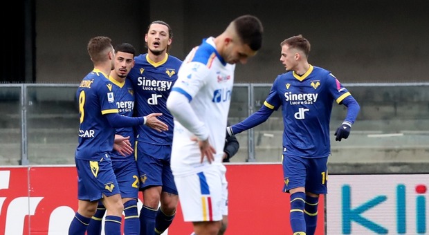 Calcio Serie A, il Lecce frena a Verona: sconfitta per 2-0
