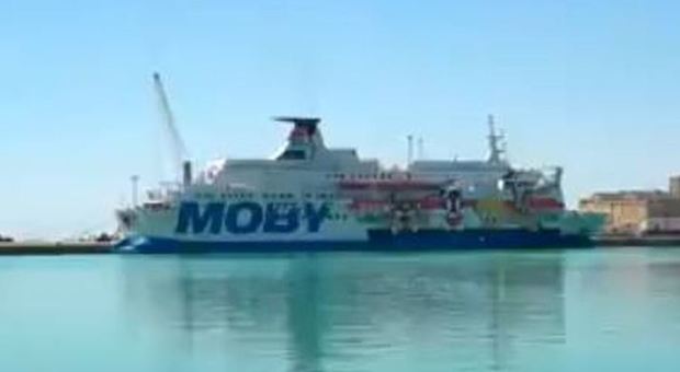 Migranti, si cerca un'altra nave quarantena per accogliere i positivi tra la Calabria e la Sicilia