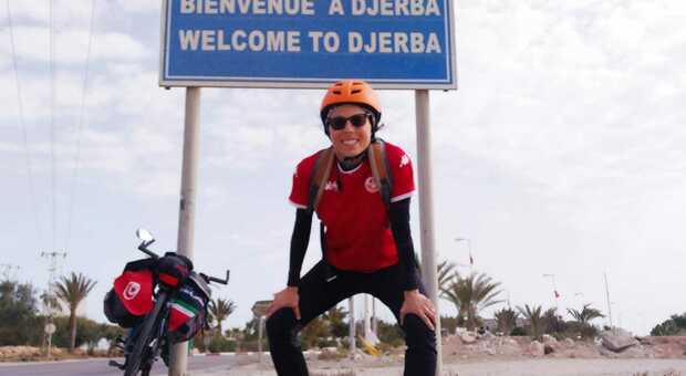 In bicicletta dalla Tunisia in Italia per raccogliere fondi: lunedì tappa a Lecce