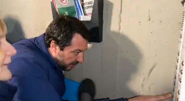 Salvini citofona, Gabrielli (capo Polizia) stigmatizza: «No a giustizia porta-porta»