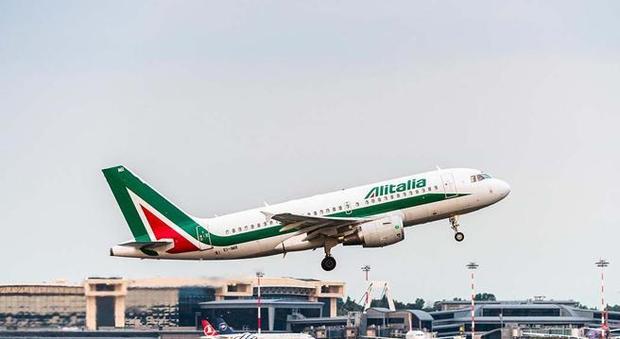Passeggeri, Alitalia “va piano”: in dieci anni Ryanair fa volare oltre il quadruplo dei viaggiatori