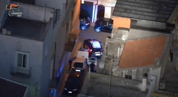 Mafia e droga in Puglia: blitz dei carabinieri, 24 in carcere e uno ai dimiciliari. Uno degli arrestati si sarebbe dovuto sposare oggi