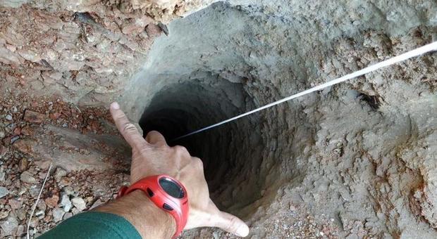 Bimbo caduto nel pozzo a Malaga, il tunnel scavato senza autorizzazione. Si scava ancora per salvare Julen