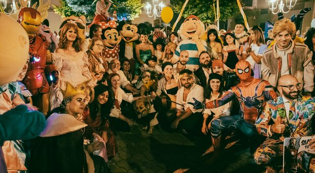 Grande festa per il piccolo Ivan: sognava Disneyland, arrivano i personaggi in costume
