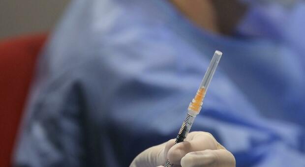 Vigne Nuove, vaccino Covid: due dottoresse nel mirino dei No vax