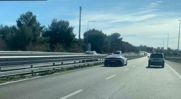 La Bugatti torna a sfrecciare per le strade della Puglia: ecco l'ultimo avvistamento