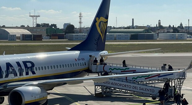 Quattro ore di ritardo per il volo Brindisi-Milano: disagi e rimborso da 250 euro per i passeggeri