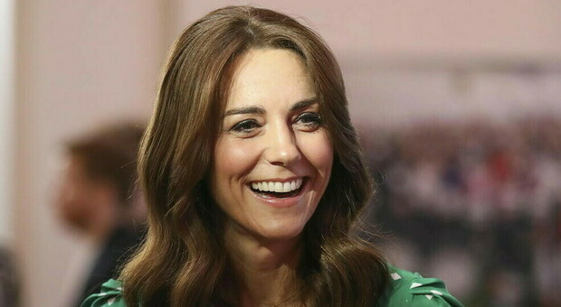 Kate Middleton, vuole un altro figlio: «William è sempre molto preoccupato quando incontro un neonato...»