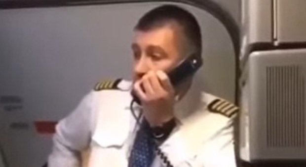 Ucraina, il discorso del pilota russo all'atterraggio è virale: «La guerra è un crimine, fermiamola»